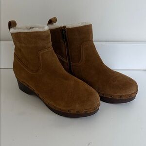 Madewell 
The Marceline Clog Boot in Shearling